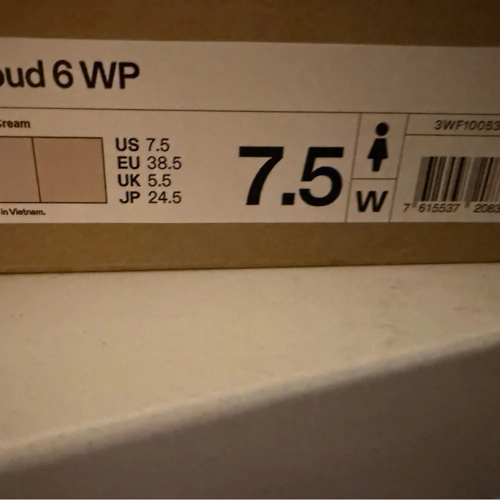 On Running women’s Cream Sneakers - Picture 8 of 12